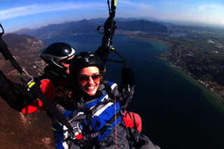 Un volo in parapendio biposto con Parapendio Tandem ad Adro in provincia di Brescia