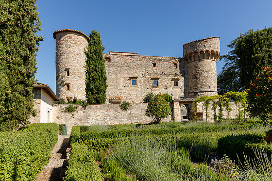 Visita guidata e degustazione di vini presso il Castello di Meleto in provincia di Siena