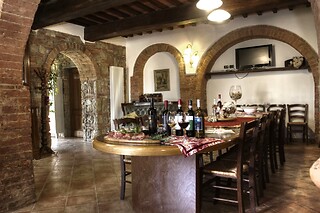 Visita della cantina con degustazione e bottiglia presso Azienda Agricola Tamburini in provincia di Firenze
