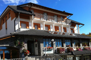 Soggiorno di due notti con gustose cene all'Hotel Ristorante Moderno in provincia di Bergamo