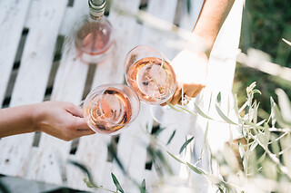 Visita del caveau della cantina Venturini Baldini con degustazione di vini biologici e tagliere a Roncolo in provincia di Reggio Emilia