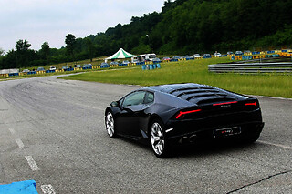 Alla guida di una Lamborghini Huracàn 610CV presso la Pista Precenicco