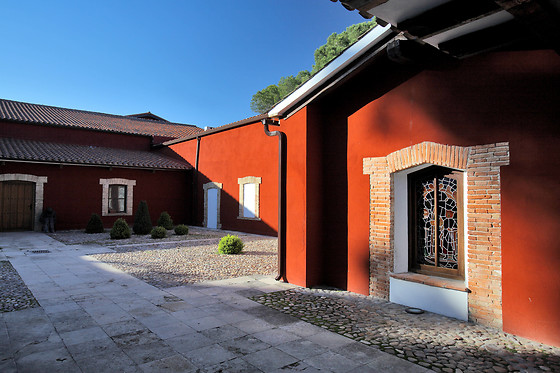 BODEGA FINCA VILLACRECES & BODEGA IZADI - photo 24