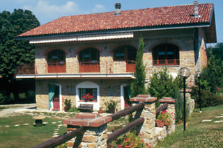 Laboratorio di cucina e degustazione di vini presso l'Agriturismo La Rossa in provincia di Alessandria