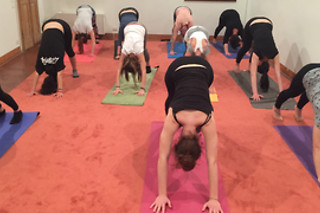 Due lezioni di gruppo di Ashtanga Vinyasa Yoga al Centro Yoga Namaste a Venezia