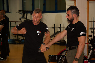 Lezione privata di autodifesa a Torino presso FDKM Police Combat System