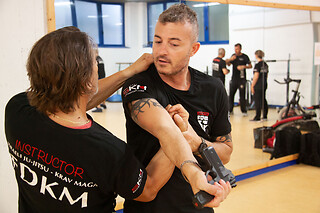 Lezione privata di autodifesa a Torino presso FDKM Police Combat System