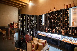 Visita alla cantina e ai vigneti con degustazione guidata di vini biologici presso Podere dei Folli in provincia di Brescia