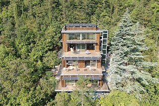Soggiorno insolito di una notte con colazione presso Luxury Eco-Lodge in provincia di Pesaro e Urbino