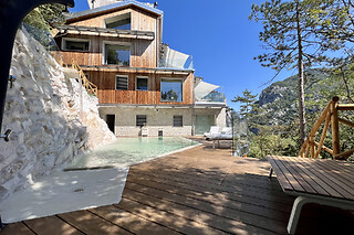 Soggiorno insolito di una notte con colazione presso Luxury Eco-Lodge in provincia di Pesaro e Urbino