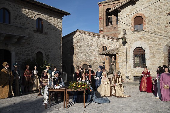 Due notti in camera Superior con vasca idromassaggio al Castello di Giomici in provincia di Perugia