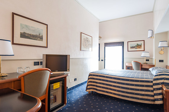 Hotel Flora - photo 3