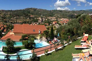 Soggiorno relax di una notte con colazione presso Villa Giada Resort ad Imperia