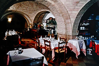 Soggiorno di una notte con cena presso Villa Scuderi in provincia di Macerata