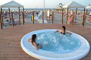 Soggiorno di due notti con colazione per due all'Atlas Hotel a Gabicce Mare in provincia di Pesaro Urbino