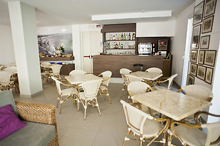 Soggiorno di due notti con colazione per due all'Atlas Hotel a Gabicce Mare in provincia di Pesaro Urbino