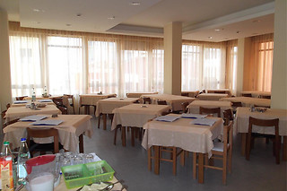 Soggiorno di due notti con colazione per due all'Atlas Hotel a Gabicce Mare in provincia di Pesaro Urbino
