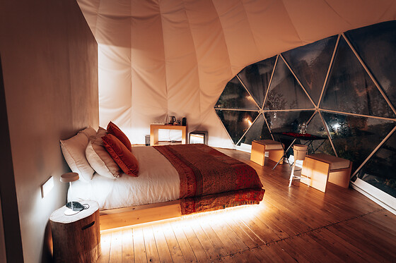 Soggiorno insolito di una notte in Bubble Room presso UnderDome Glamping in provincia di Viterbo