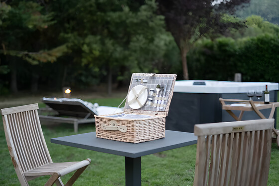 Soggiorno insolito di una notte in Bubble Room presso UnderDome Glamping in provincia di Viterbo
