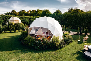 Soggiorno insolito di una notte in Bubble Room presso UnderDome Glamping in provincia di Viterbo