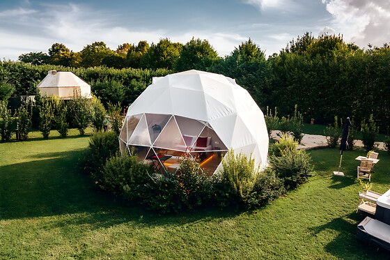 Soggiorno insolito di una notte in Bubble Room presso UnderDome Glamping in provincia di Viterbo