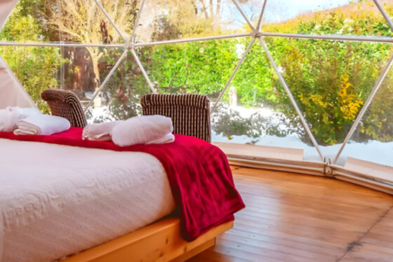 Soggiorno insolito di una notte in Bubble Room presso UnderDome Glamping in provincia di Viterbo