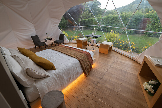 Soggiorno insolito di una notte in Bubble Room presso UnderDome Glamping in provincia di Viterbo