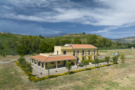 Soggiorno con colazione e cena al Minissale Farmhouse in provincia di Catania