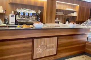 Degustazione di prodotti tipici veronesi presso Pasticceria Barini nel centro di Verona