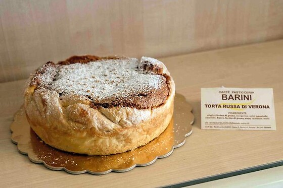 Degustazione di prodotti tipici veronesi presso Pasticceria Barini nel centro di Verona