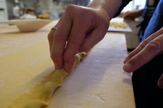 Laboratorio di cucina e degustazione di vini presso l'Agriturismo La Rossa in provincia di Alessandria