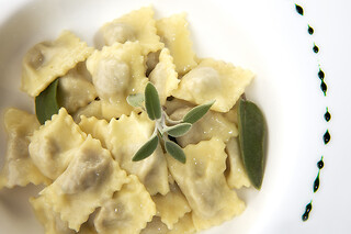 Laboratorio di cucina e degustazione di vini presso l'Agriturismo La Rossa in provincia di Alessandria