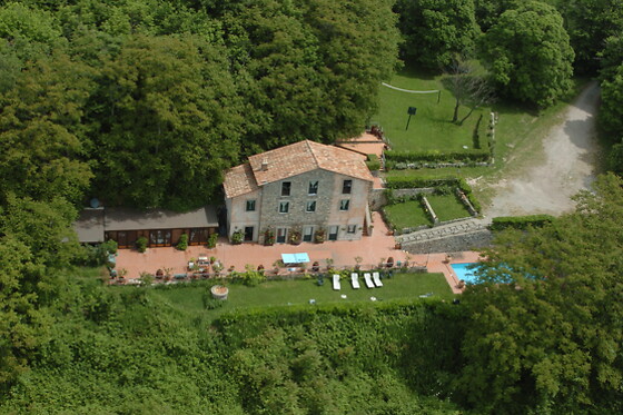 Soggiorno di due notti con cene presso La Riserva Montebello in provincia di Viterbo