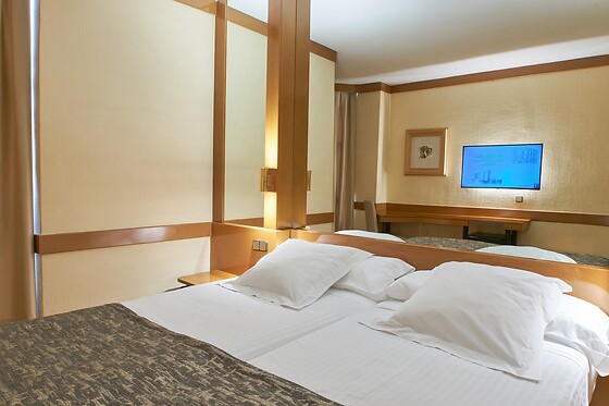 AR HOTEL LOS ARCOS - photo 9