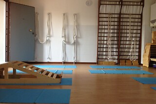 Lezione di Yoga collettiva presso LAMO Yoga a Parma