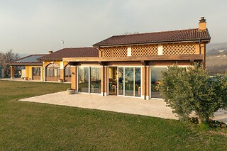 Visita ai vigneti e alle cantine con degustazione guidata di vini tipici presso Agricola Montenigo nel veronese