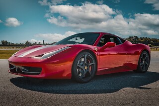 Due giri su Ferrari F458 Italia presso Autodromo di Varano in provincia di Parma