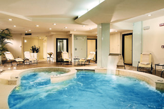 Soggiorno relax di una notte con colazione presso Rizzi Aquacharme Hotel & Spa a Boario Terme