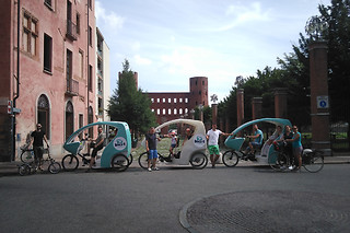 Noleggio di un triciclo per due adulti e un bambino con Bici-T a Torino