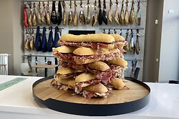 Jamon Y Mas