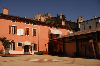 Visita alla cantina e degustazione di vini presso Cantina Castello in provincia di Verona
