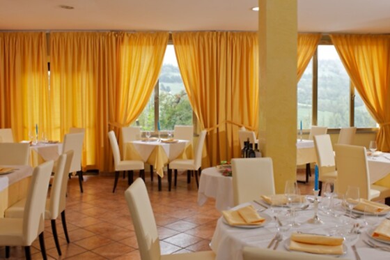Soggiorno di due notti con cene presso l'Hotel La Meridiana immerso nelle colline del Montefeltro