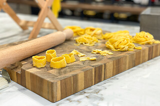 Corso di cucina con degustazione dei prodotti presso Enjoy Cooking a Roma