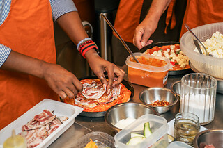 Corso di cucina con degustazione dei prodotti presso Enjoy Cooking a Roma