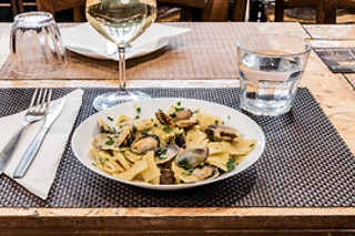 Ricca cena per due presso Burro & Sugo La Trattoriola nel quartiere Garbatella di Roma