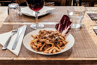 Ricca cena per due presso Burro & Sugo La Trattoriola nel quartiere Garbatella di Roma